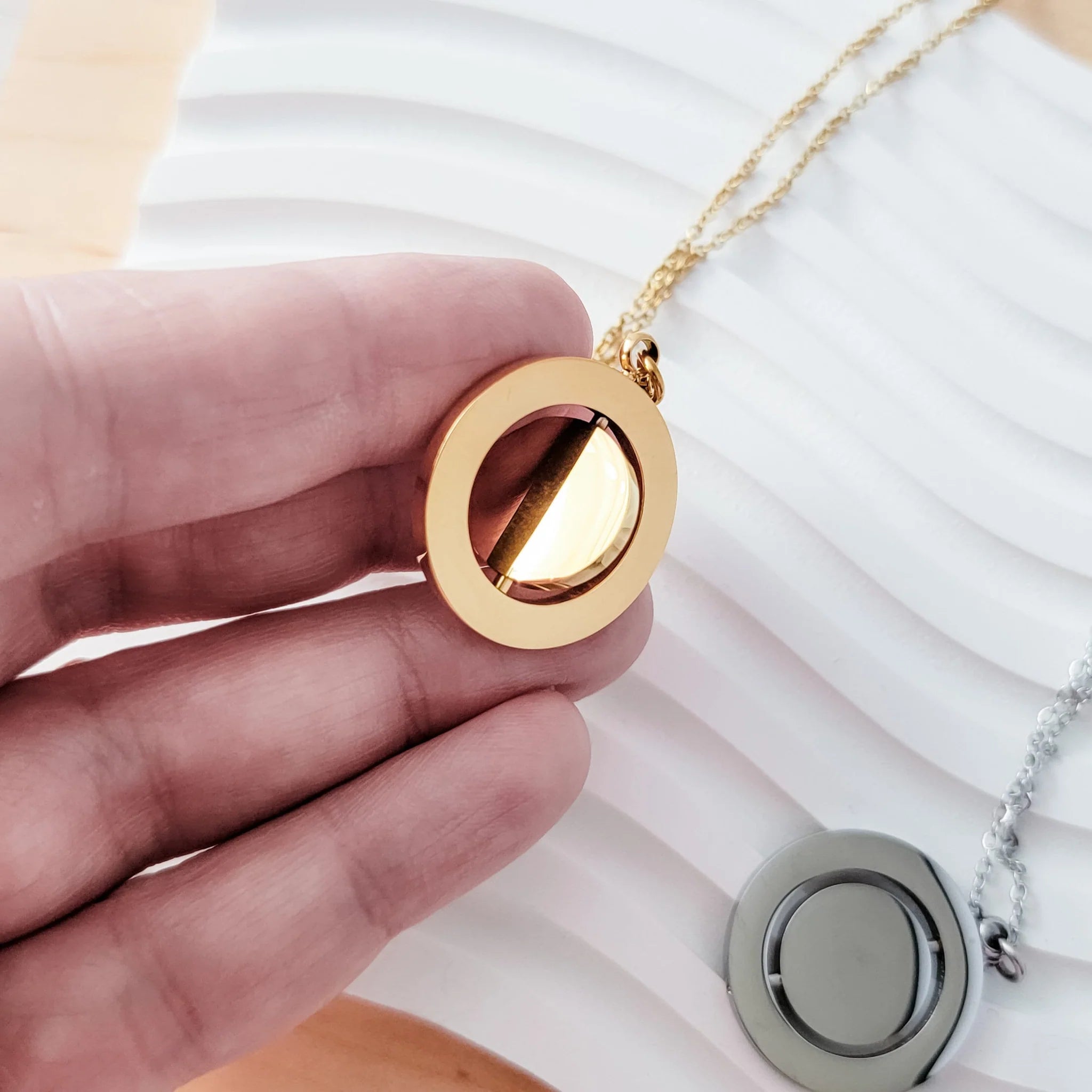 Rotating Circle Necklace