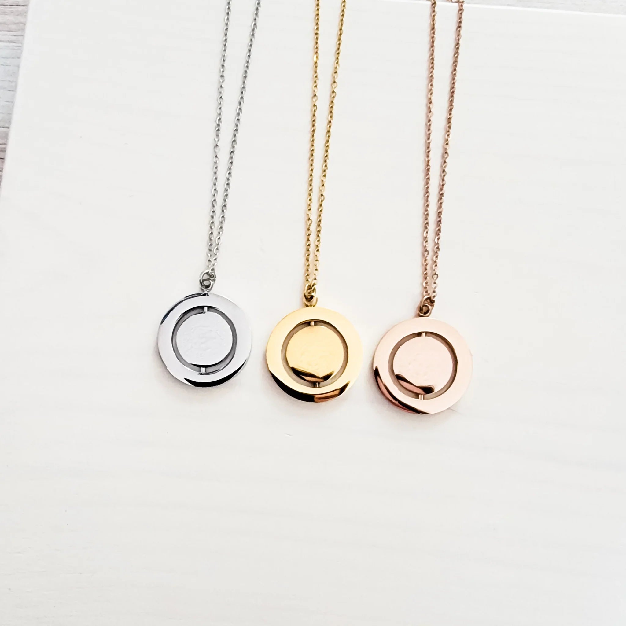 Rotating Circle Necklace