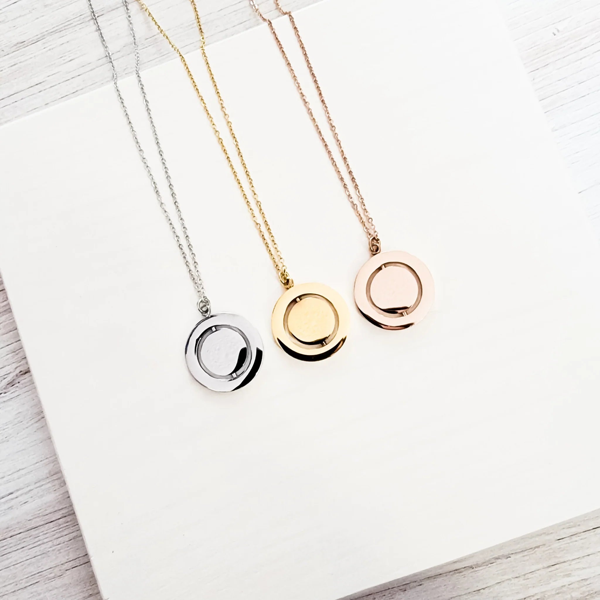 Rotating Circle Necklace